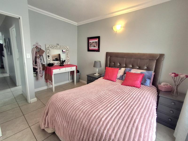 3 Bedroom Property for Sale in Golden Mile Western Cape